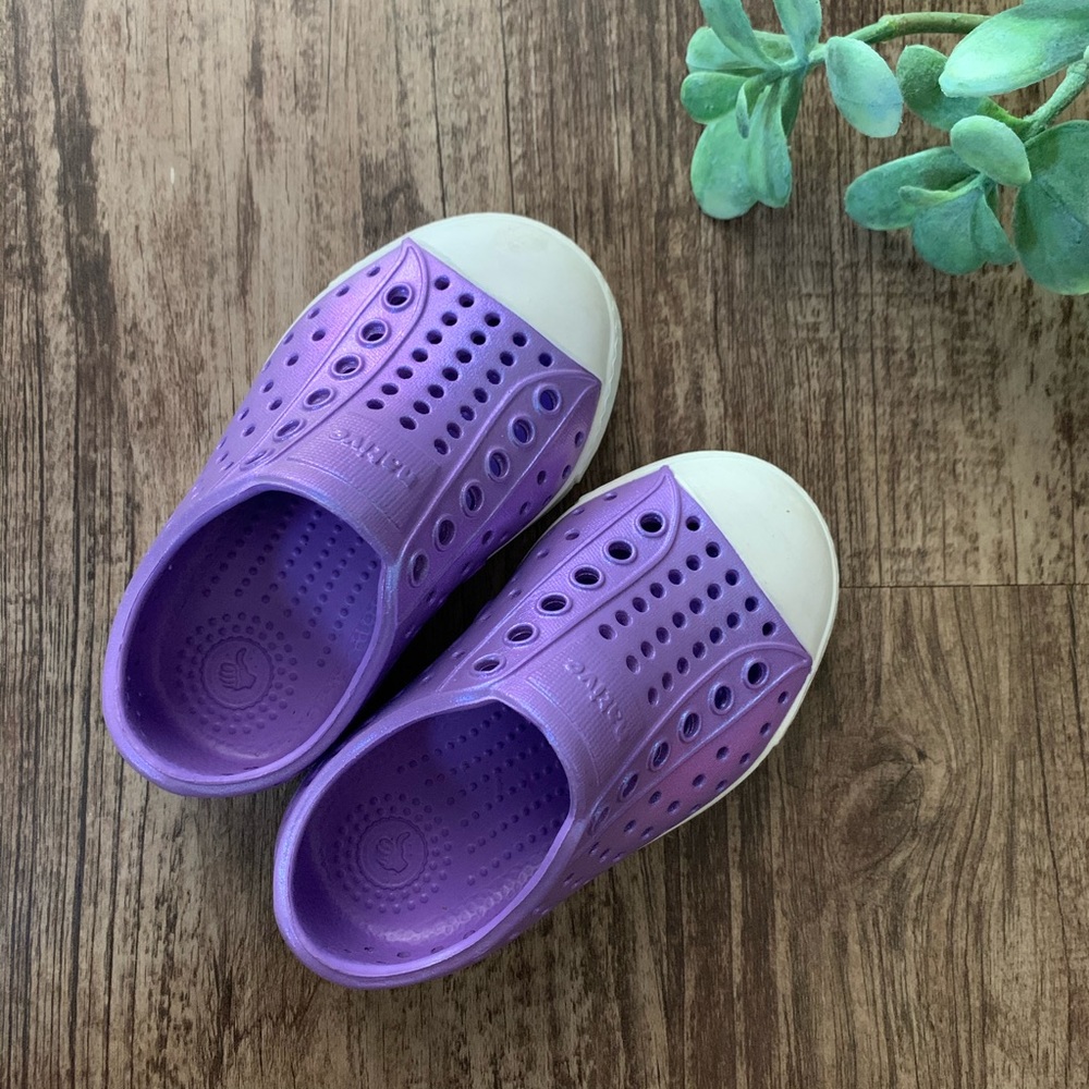 Shiny/iridescent purple natives